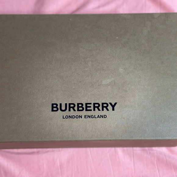 Authentic Burberry ballerina flats gently used. - Picture 3 of 12